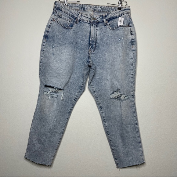 Old Navy High-Rise Curvy Straight Distressed Secret-Slim Pockets Light Wash Jean - Picture 2 of 13